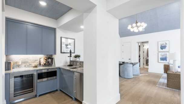 Game Room/Wet Bar