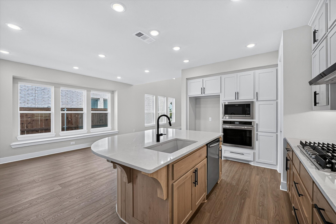 Warrenton at 2713 Santa Monica Mews, Celina, Texas: photo 2