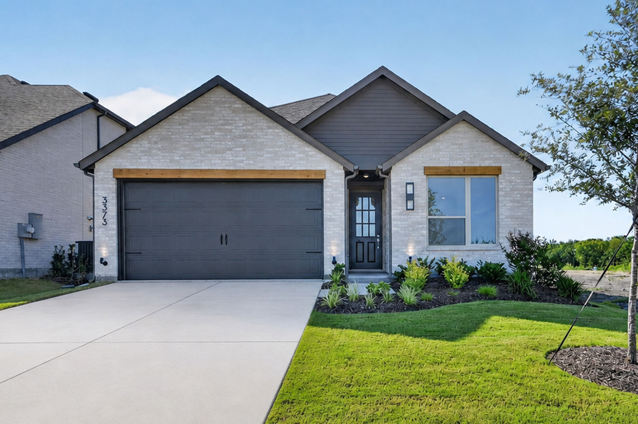 Rover at 3373 Big Buffalo Street, McLendon-Chisholm, Texas