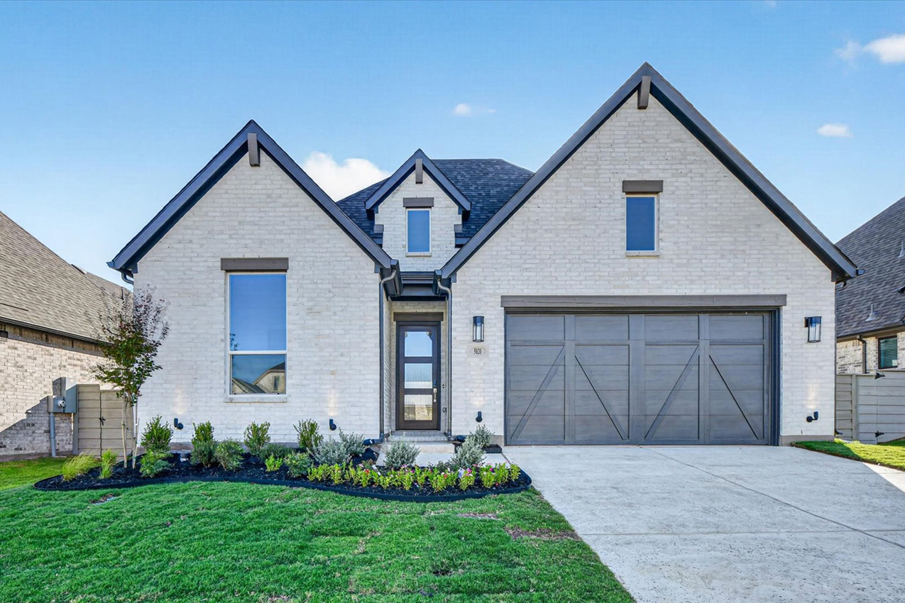 Surrey at 9820 Oak Glade Drive, Denton, Texas: photo 1