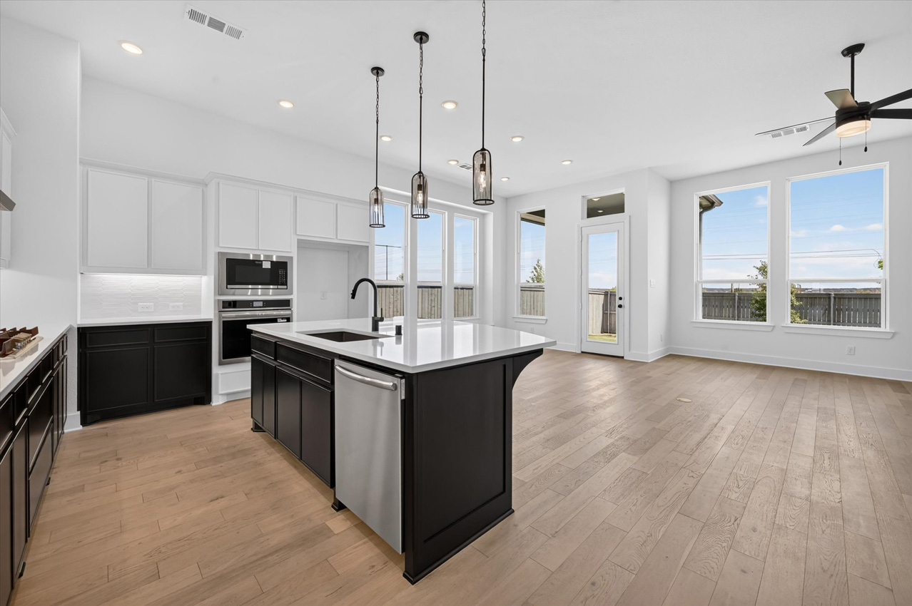 Davenport at 1409 Venture Drive, Northlake, Texas: photo 3