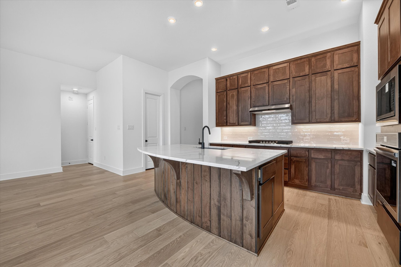 Davenport at 7841 Whisterwheel Way, Fort Worth, Texas: photo 2