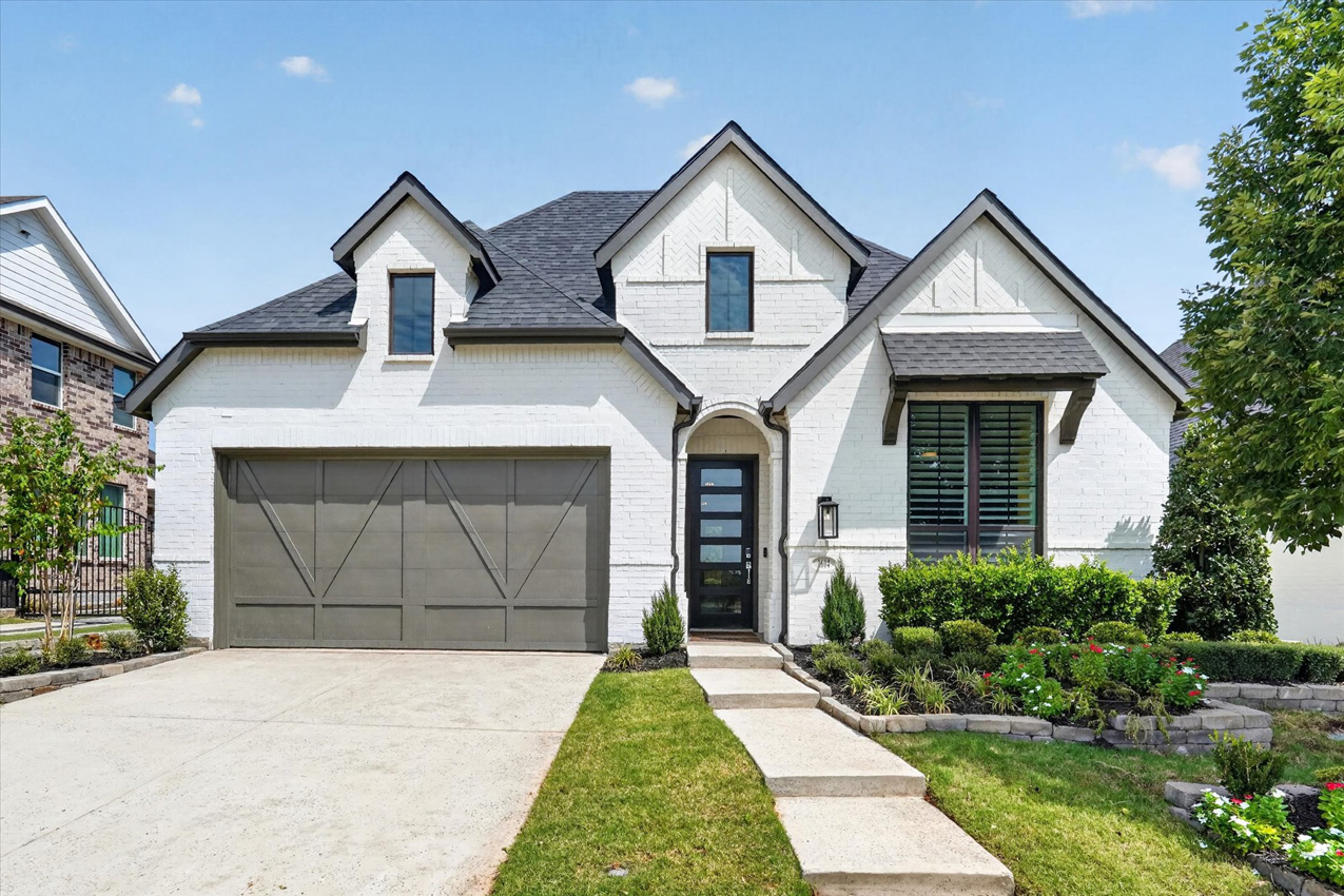Davenport at 1604 Swan Street , Van Alstyne, Texas