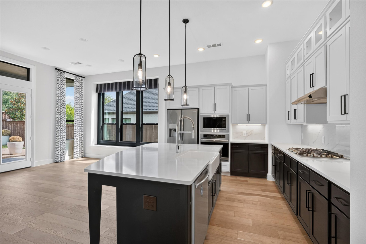 Davenport at 1604 Swan Street , Van Alstyne, Texas: photo 3