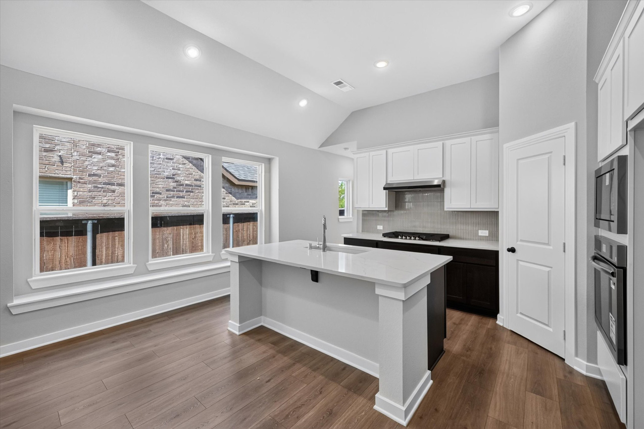 Carlton at 3710 Southbend Drive, Denison, Texas: photo 2
