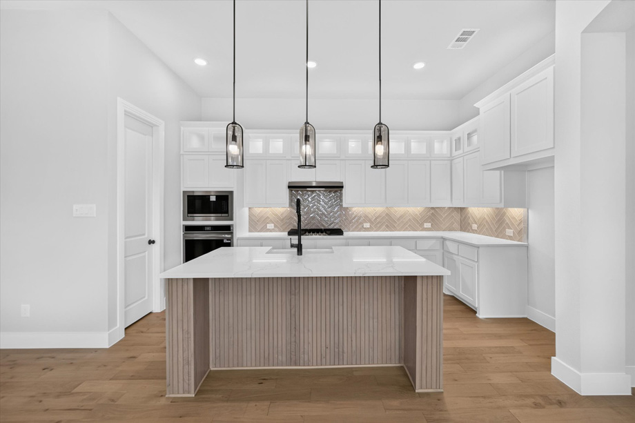 Bentley at 8409 Donaho Trail, McKinney, Texas: photo 3