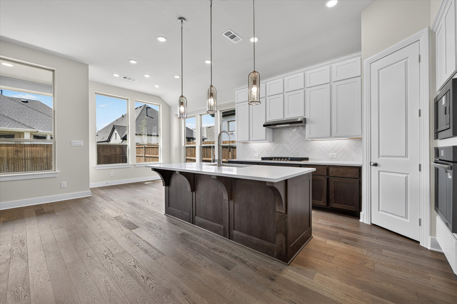 Denton at 7808 Pondview Lane, Fort Worth, Texas: photo 2
