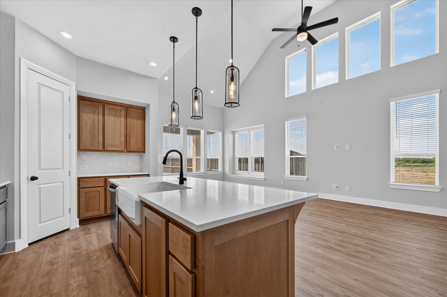 McLaren at 2106 Waters Edge Street, McLendon-Chisholm, Texas: photo 3