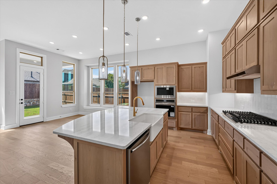 Davenport at 1557 Thicket Hill Drive, Van Alstyne, Texas: photo 3