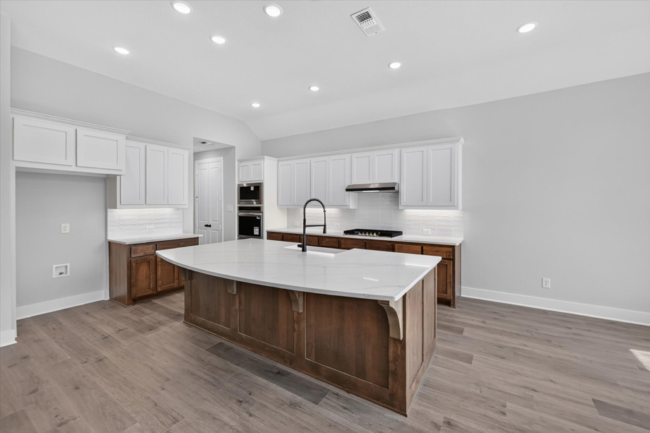 Canterbury at 1625 Thicket Hill Drive, Van Alstyne, Texas: photo 2