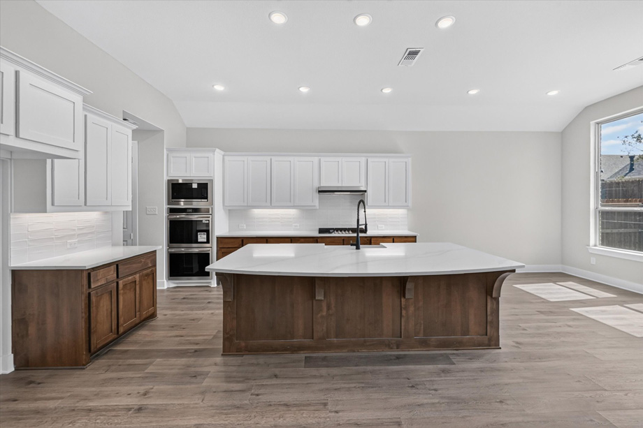 Canterbury at 1625 Thicket Hill Drive, Van Alstyne, Texas: photo 3