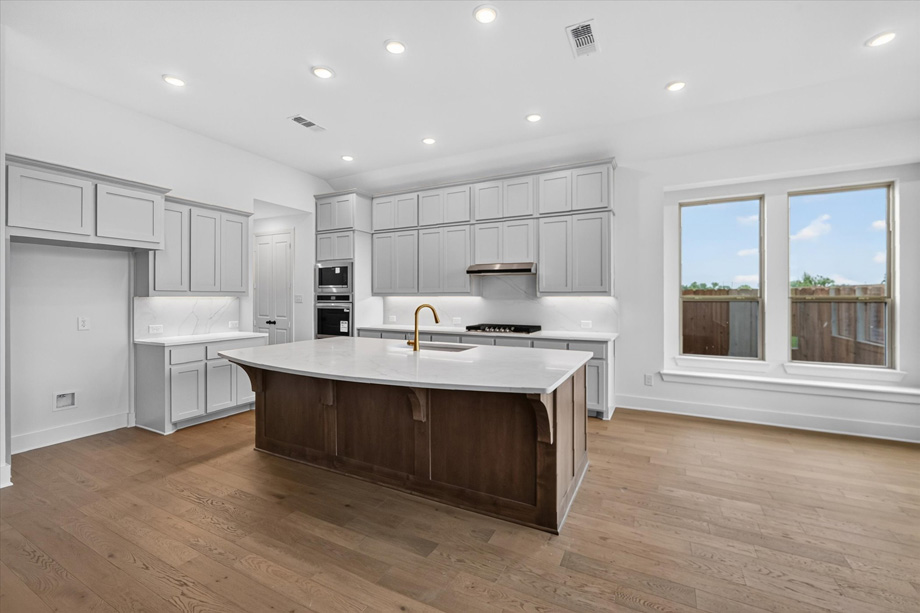 Canterbury at 516 Stallion Lane, Van Alstyne, Texas: photo 2