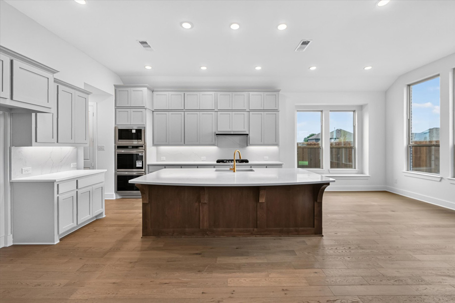 Canterbury at 516 Stallion Lane, Van Alstyne, Texas: photo 3