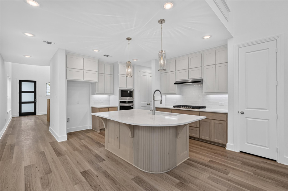 Livingston at 805 Willow Stream Drive, Lavon, Texas: photo 2